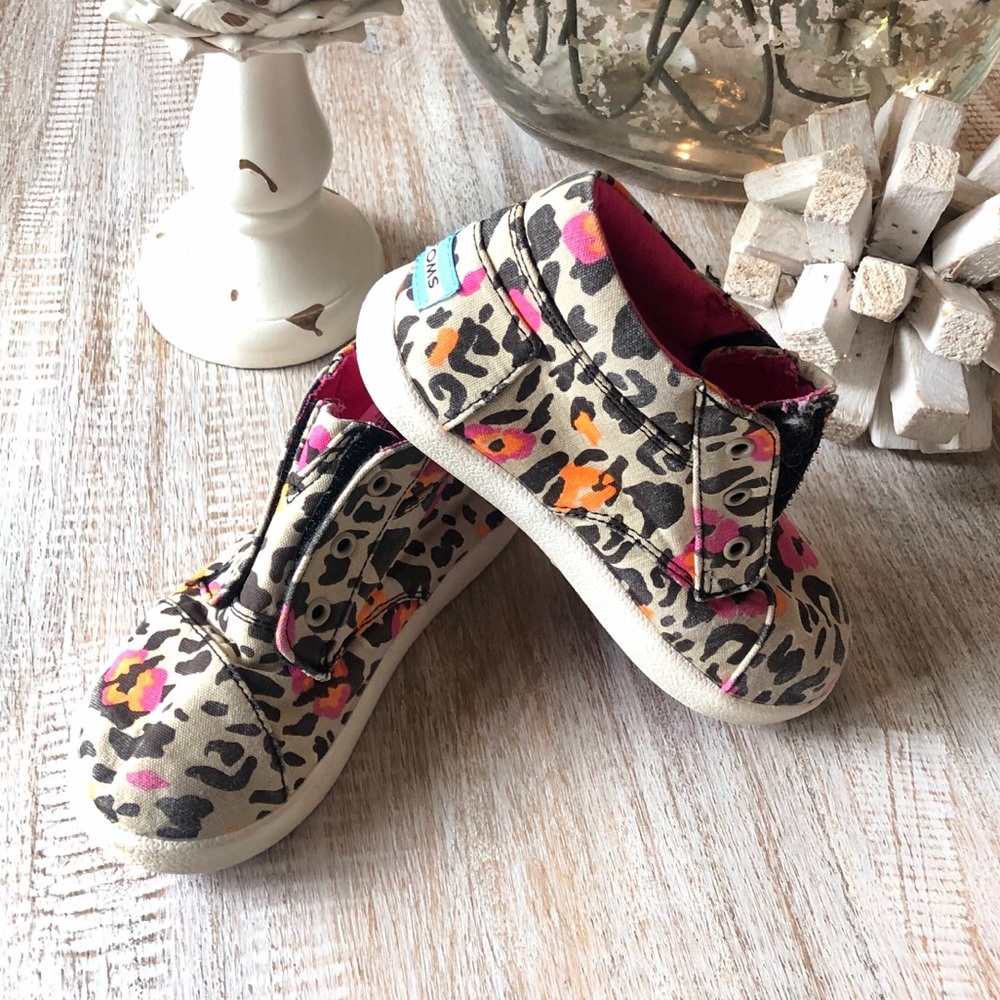 Toms size 10 canvas printed shoes